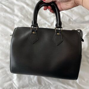 Authentic Vintage Louis Vuitton Black Epi Leather Speedy 25